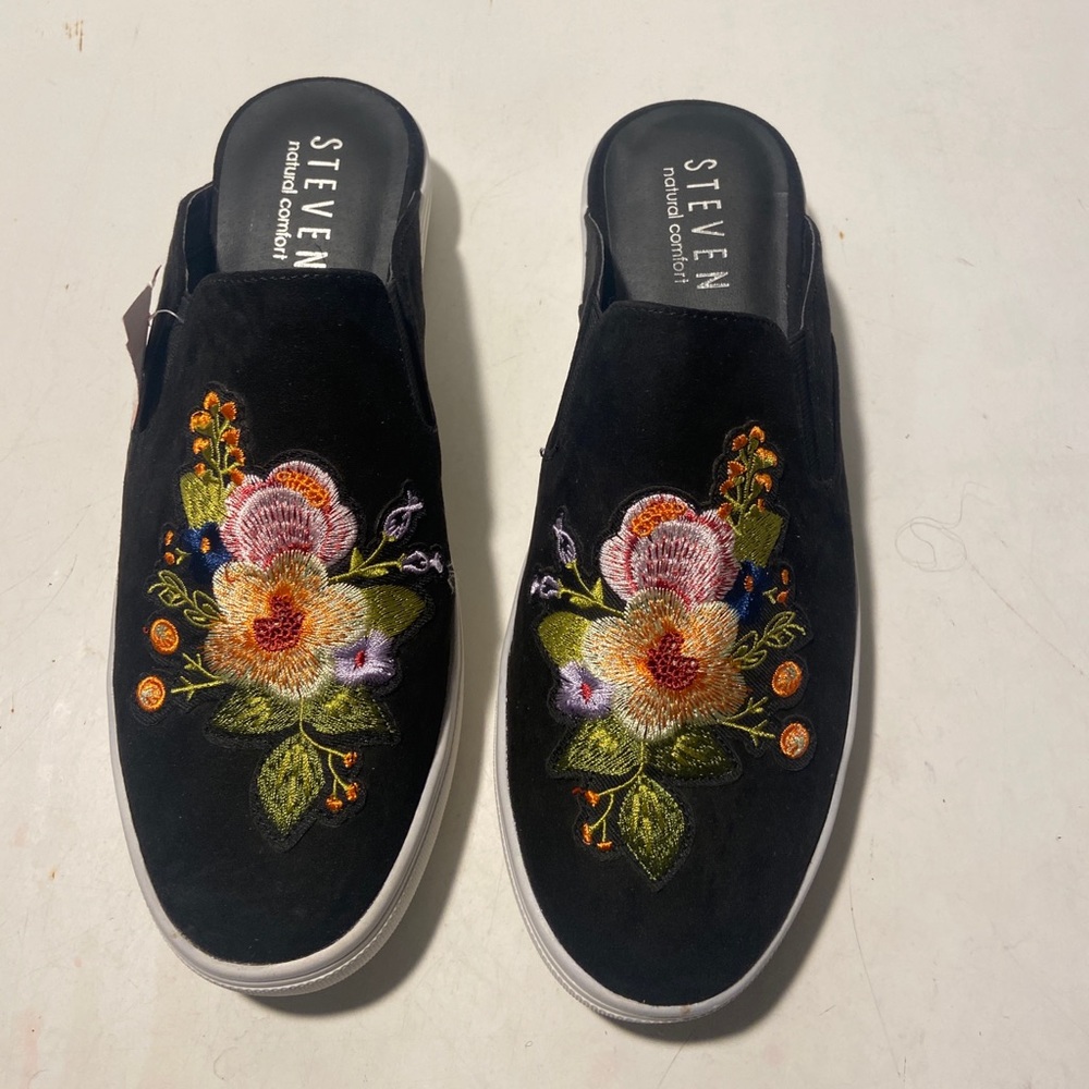 Steven natural comfort black floral fabric slide ons 9.5 NWT